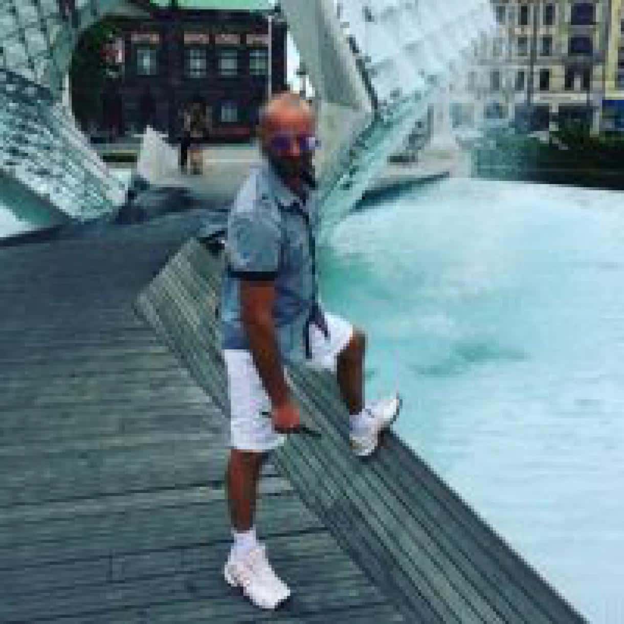 Men Seeking Men in Cairns, QLD Free Gay Personal Ads at