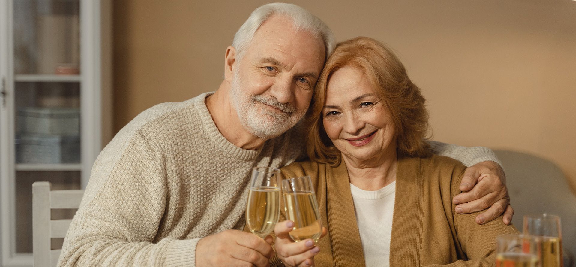 Ældre over 70 år på date i hjemmet.