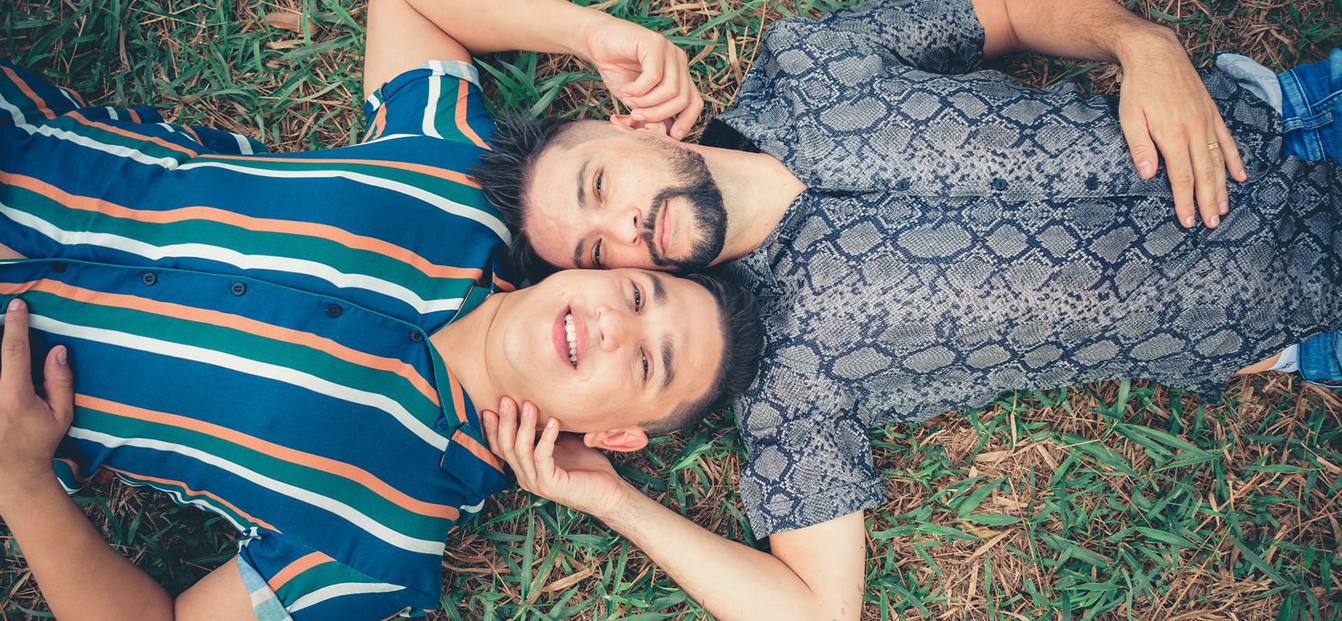 Eşcinseller arkadaş.