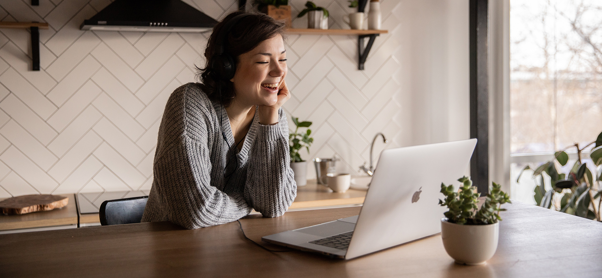 The girl communicates with her boyfriend through video communication.